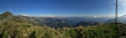 44...prima la nebbia, ora invece mi godo un bel panorama di vetta dal Pizzo delle Segade (2173 m)
